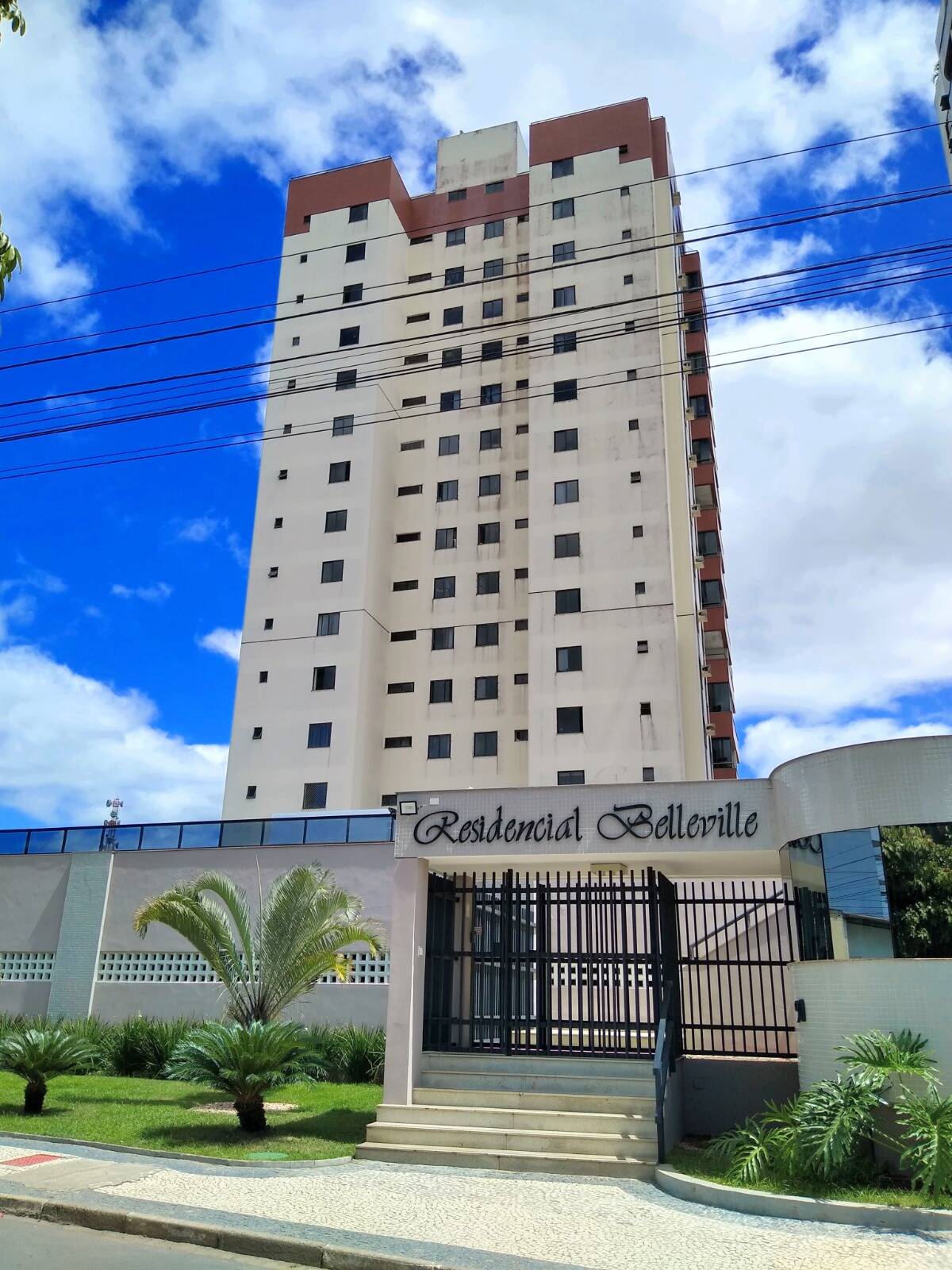 #411 - Apartamento para Venda em Feira de Santana - BA