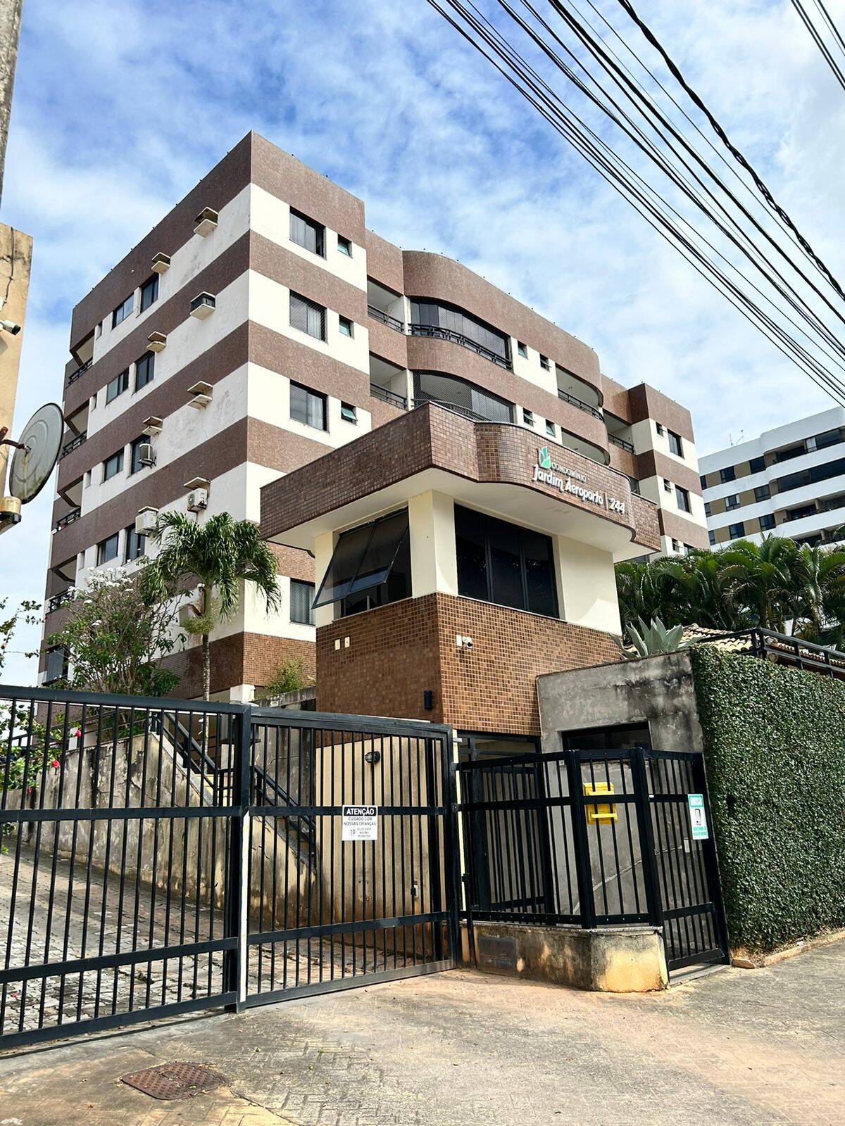 #431 - Apartamento para Locação em Lauro de Freitas - BA