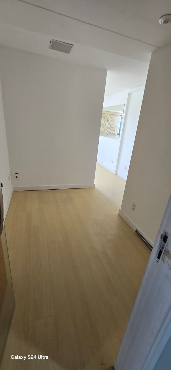 #458 - Sala Comercial para Venda em Lauro de Freitas - BA
