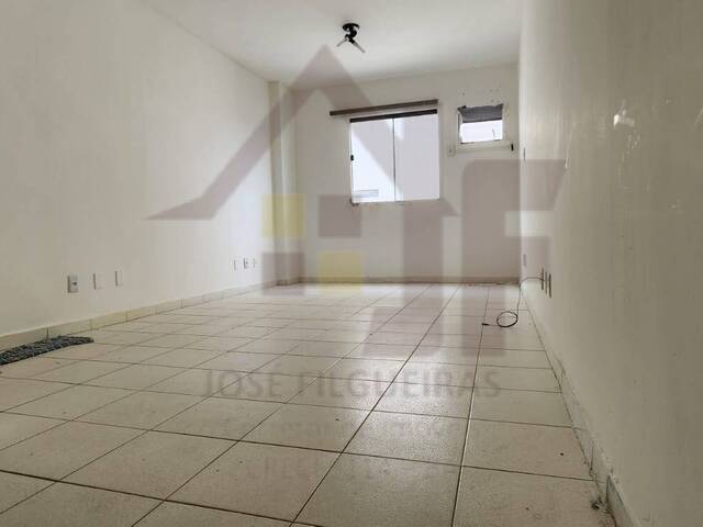 #402 - Sala Living para Venda em Lauro de Freitas - BA